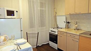 Apartment | Eigene Küche | Kühlschrank, Mikrowelle, Ofen, Wasserkocher mit Kaffee-/Teezubehör
