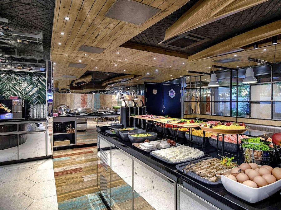 Daily buffet breakfast for a fee