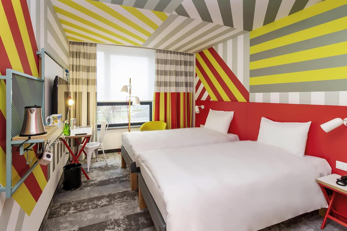 Standard Room, 2 Twin Beds | Desk, blackout drapes, soundproofing, free cribs/infant beds