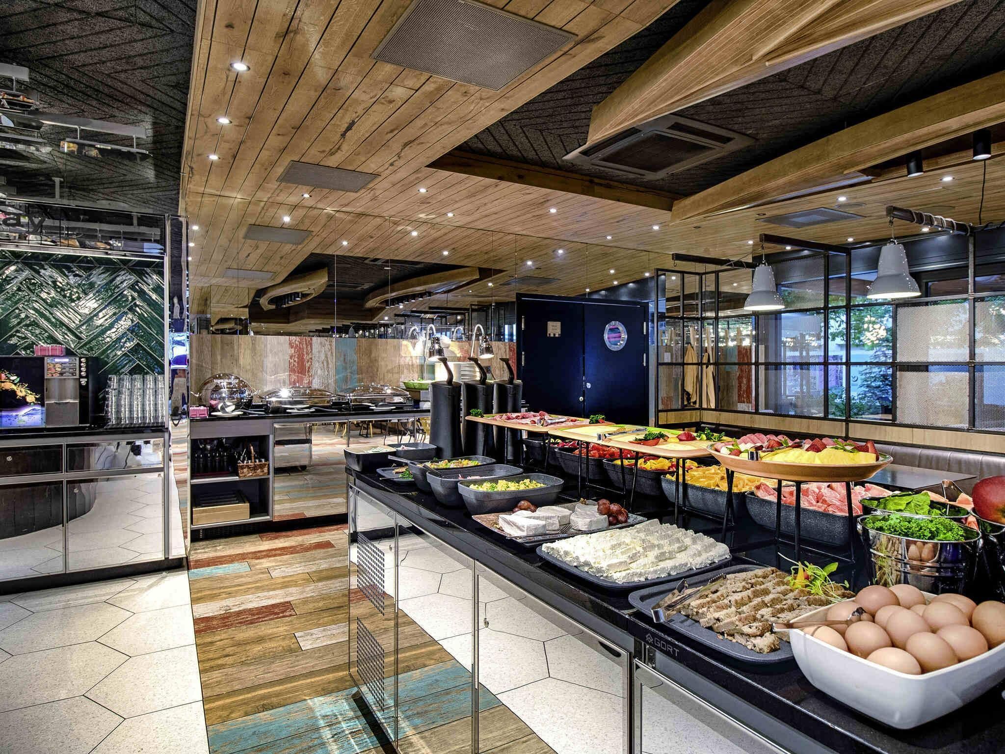 Daily buffet breakfast for a fee