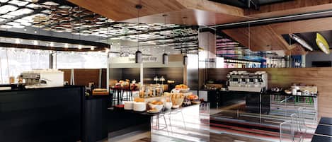 Daily buffet breakfast (PLN 55 per person)