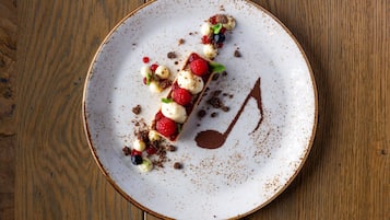 A dessert on a plate with a musical note design.