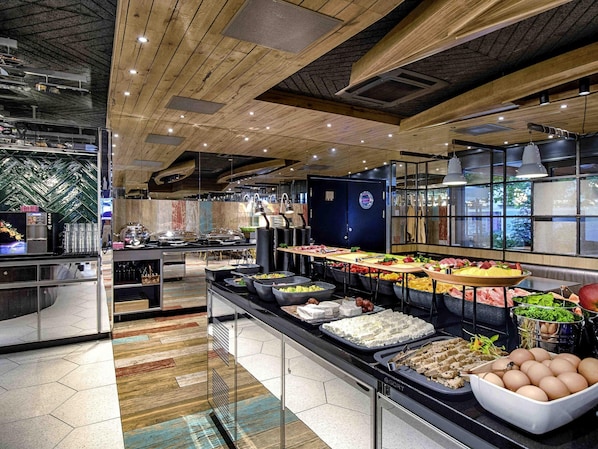 Tägliches Frühstücksbuffet (55 PLN pro Person)