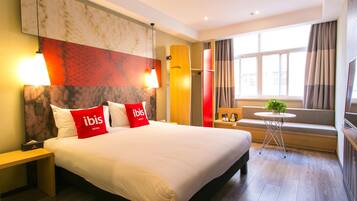 Egyptian cotton sheets, premium bedding, free minibar, free WiFi