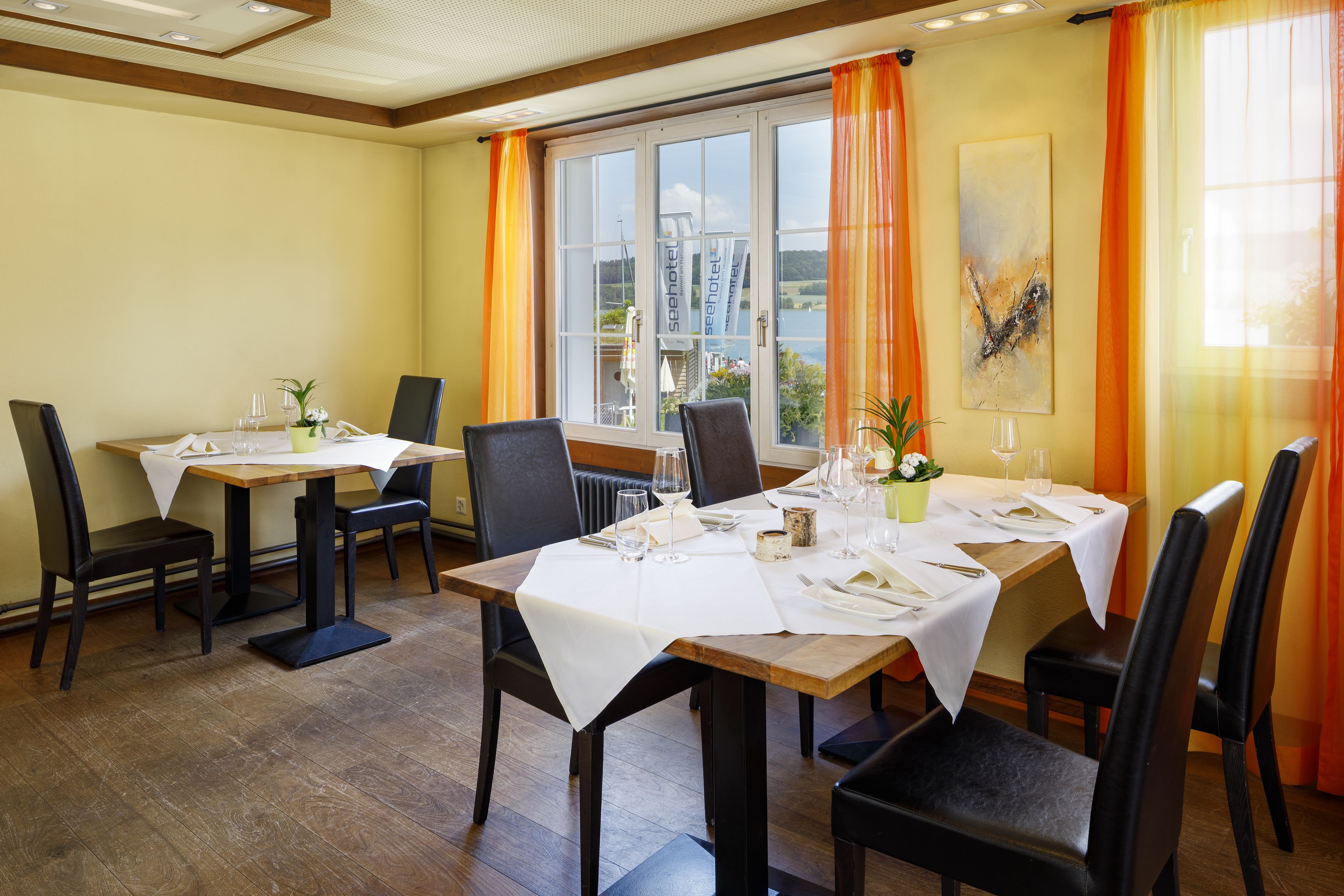 free daily cooked-to-order breakfast