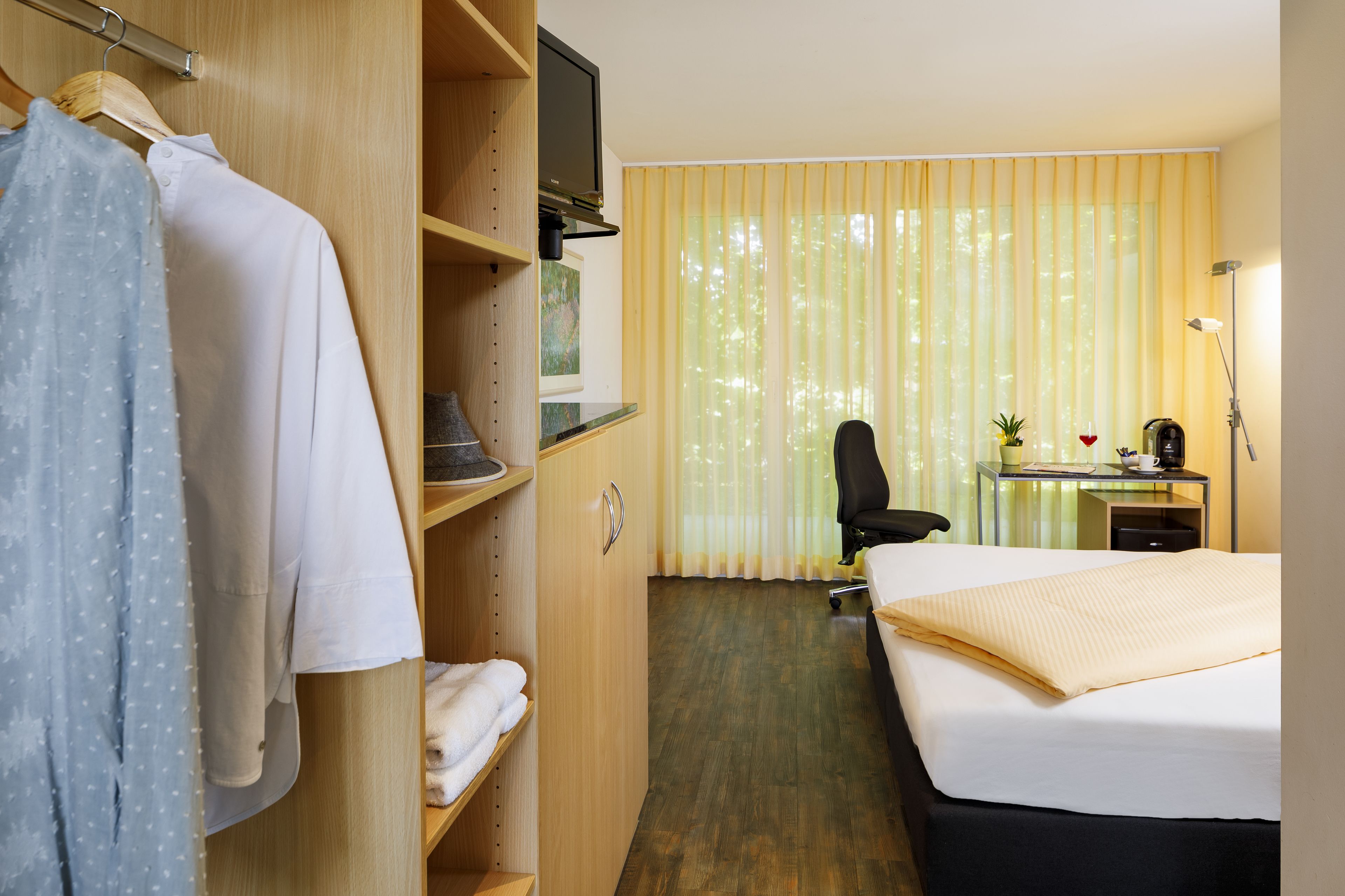 minibar, in-room safe, desk, free wifi