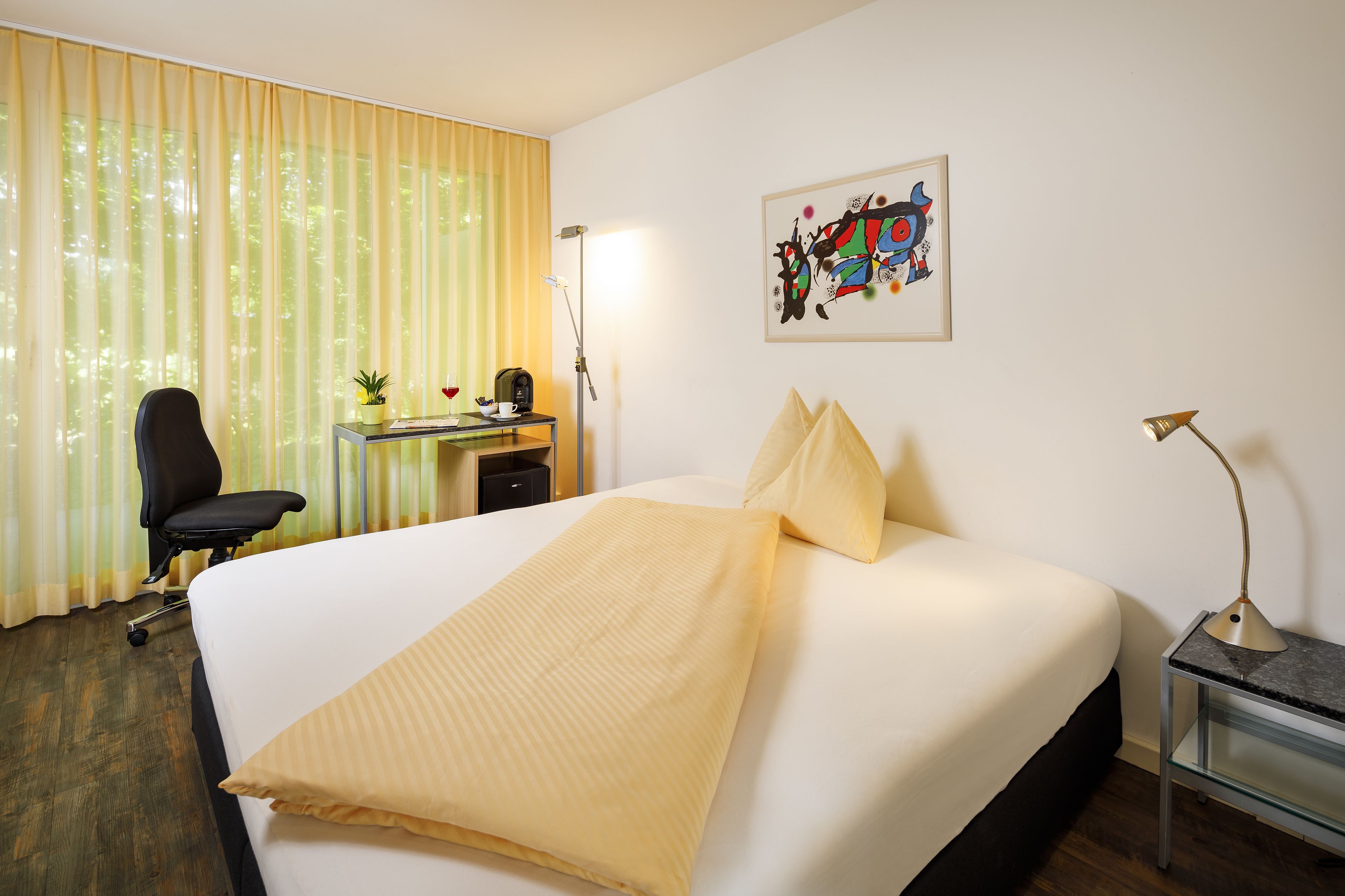 minibar, in-room safe, desk, free wifi