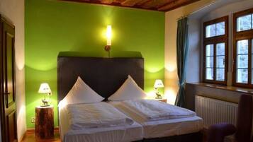 Hypo-allergenic bedding, free WiFi, bed sheets