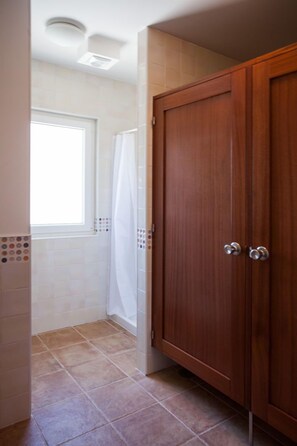 Dortoir Partagé, dortoir mixte, salle de bains commune (1 bed in a 9-Bed Dormitory Room) | Salle de bain