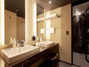 Japanese Traditional Room l Junior Suite l 3 Adults or more are Futons | Bathroom | Separate bathtub and shower, free toiletries, hair dryer, slippers