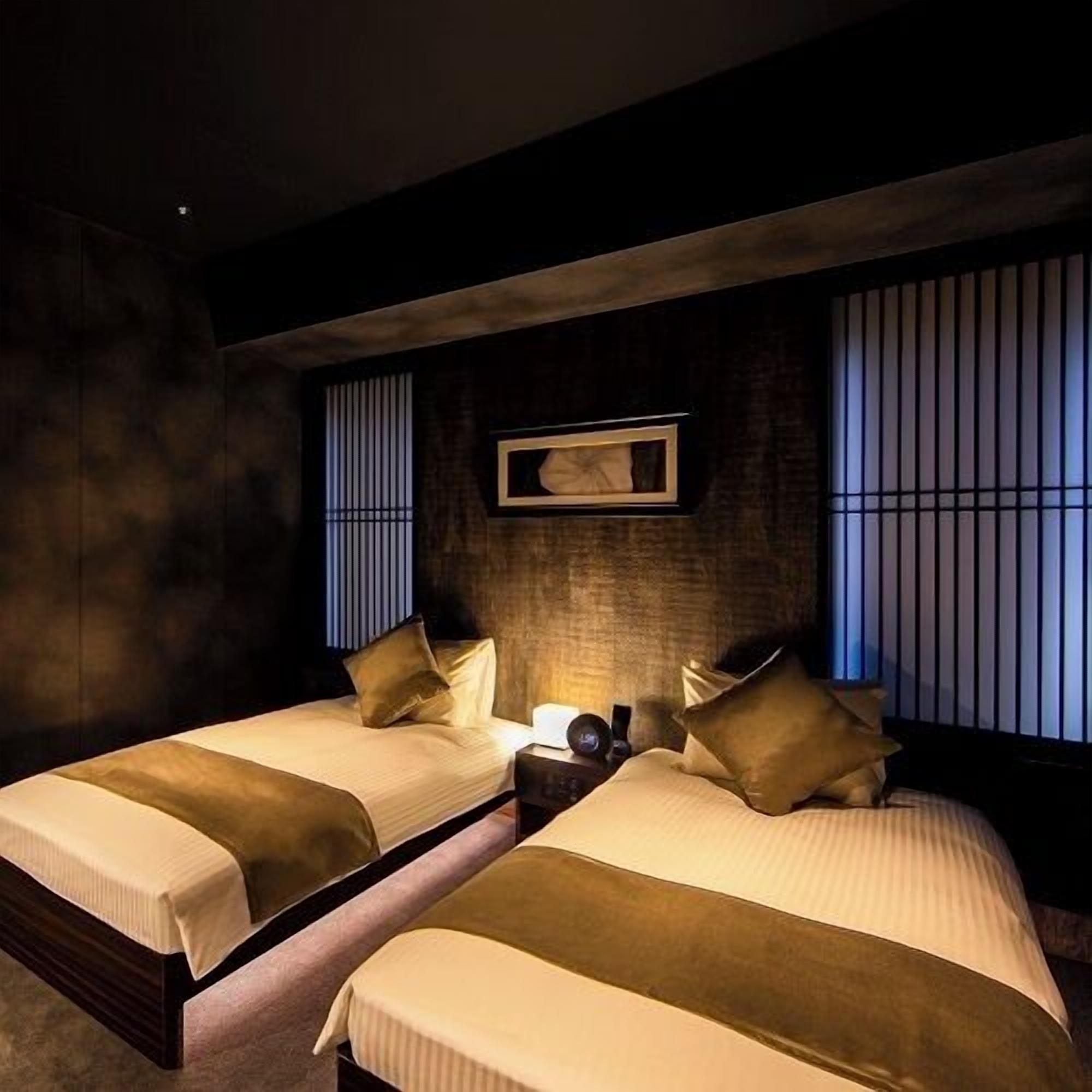 In-room safe, blackout curtains, free WiFi, bed sheets