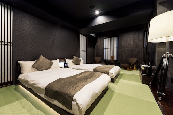 Deluxe Twin Room, Multiple Beds, Executive Level | In-room safe, blackout curtains, free WiFi, bed sheets