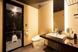 Japanese Traditional Room l Junior Suite l 3 Adults or more are Futons | Bathroom | Separate tub and shower, free toiletries, hair dryer, slippers