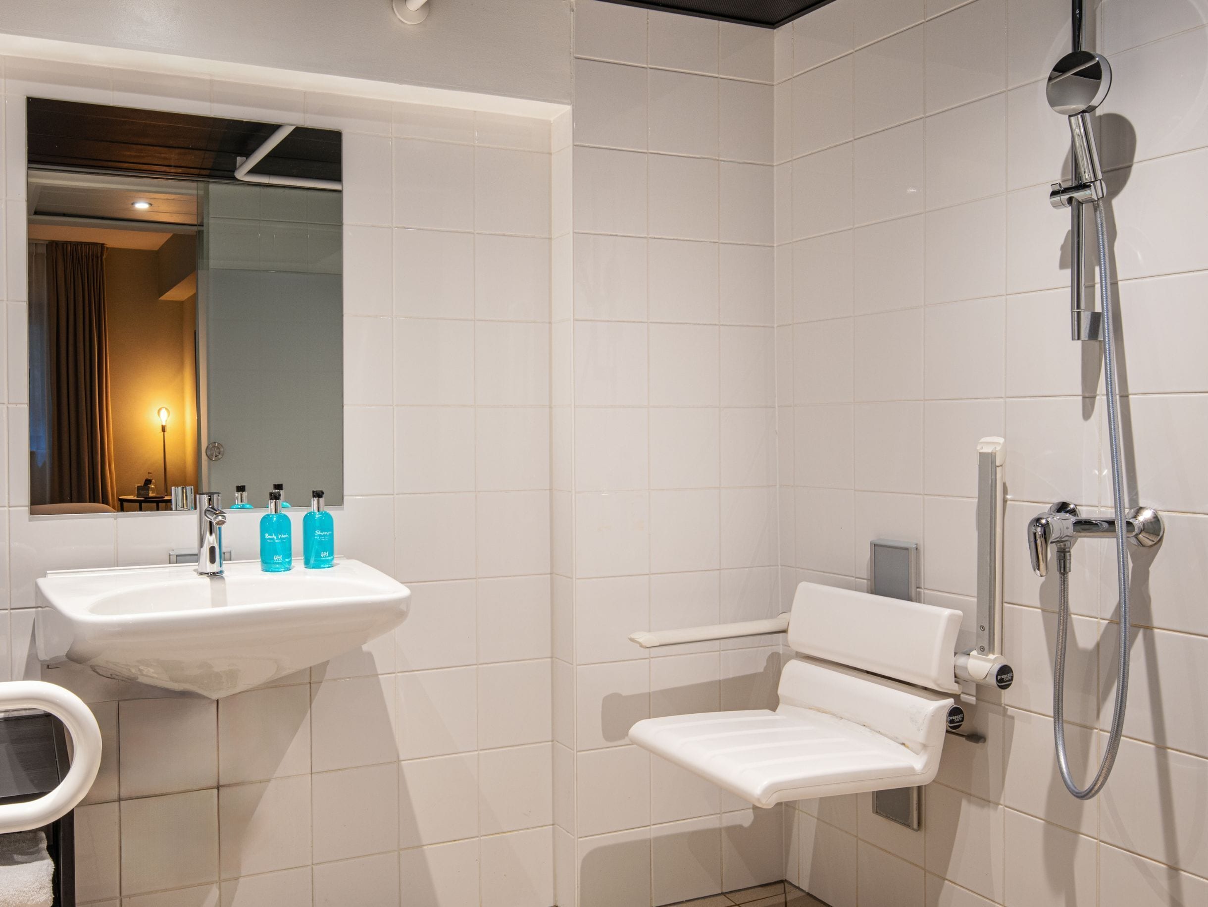 medium room - accessible | bathroom | shower, eco-friendly toiletries, hair dryer, towels