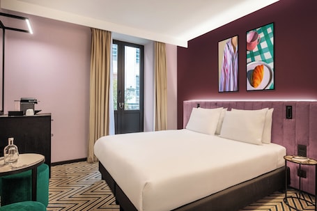 Standard Room | Premium bedding, in-room safe, blackout drapes, soundproofing. Numa Brussels Royal Galleries