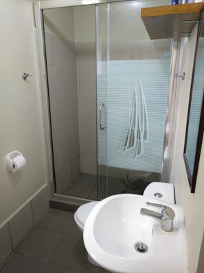 Family Apartment | Bathroom | Shower, rainfall showerhead, slippers, bidet - Avida Tower Sucat (Parañaque)