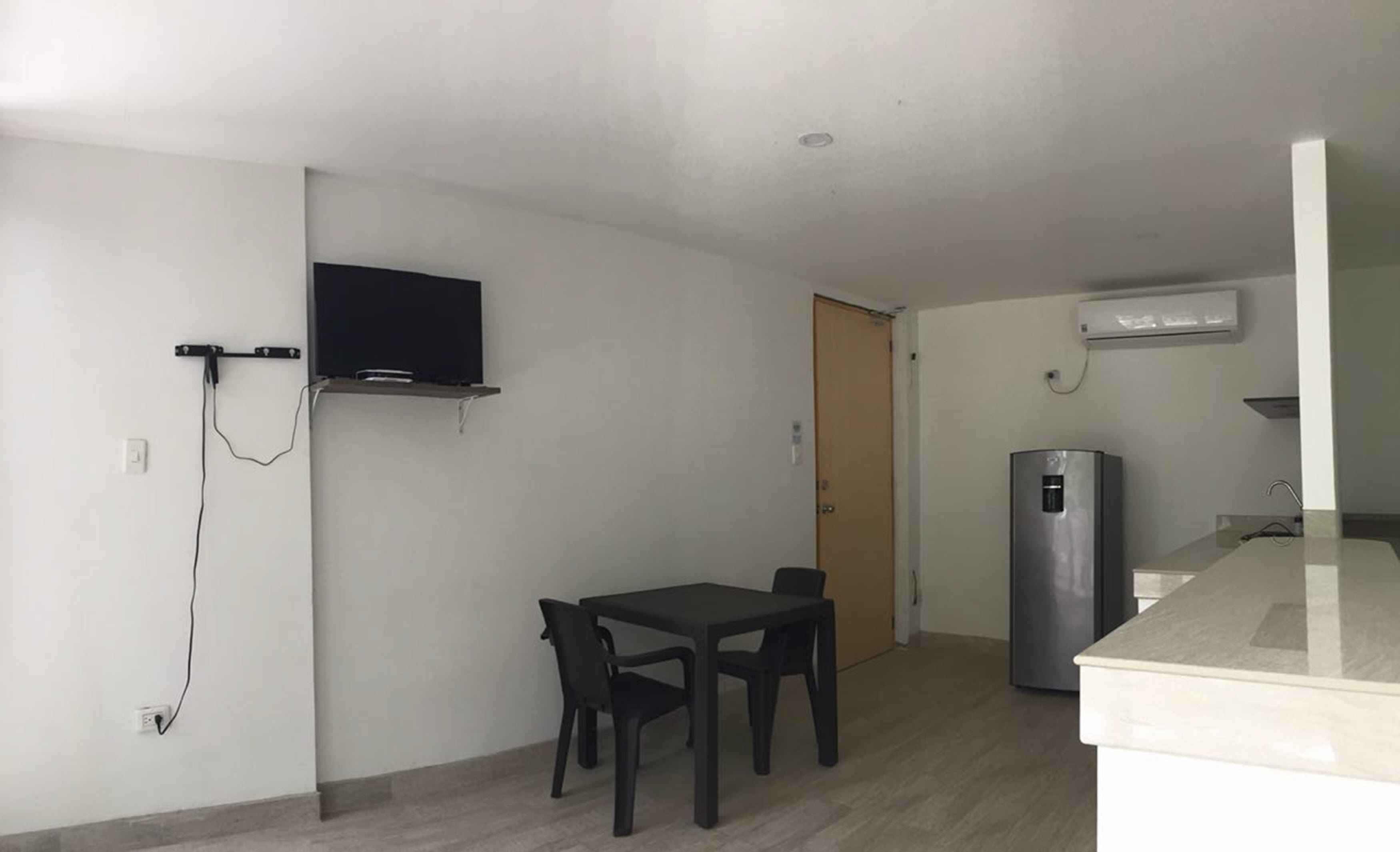 deluxe double room, terrace | living area | flat-screen tv