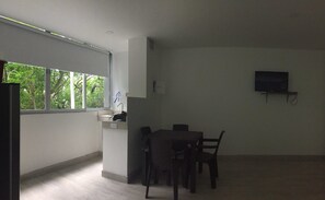 Chambre Double, plusieurs lits | Coin séjour