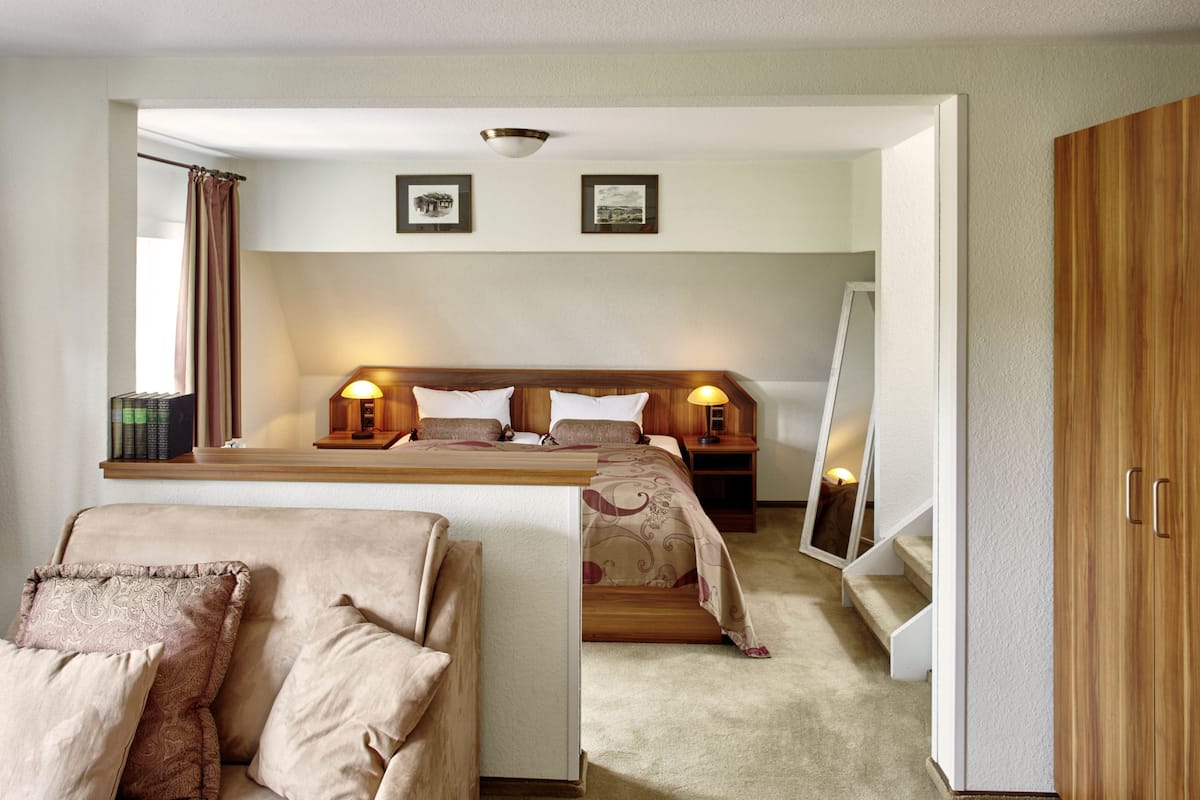 comfort double room (no pets allowed) | free wifi, bed sheets