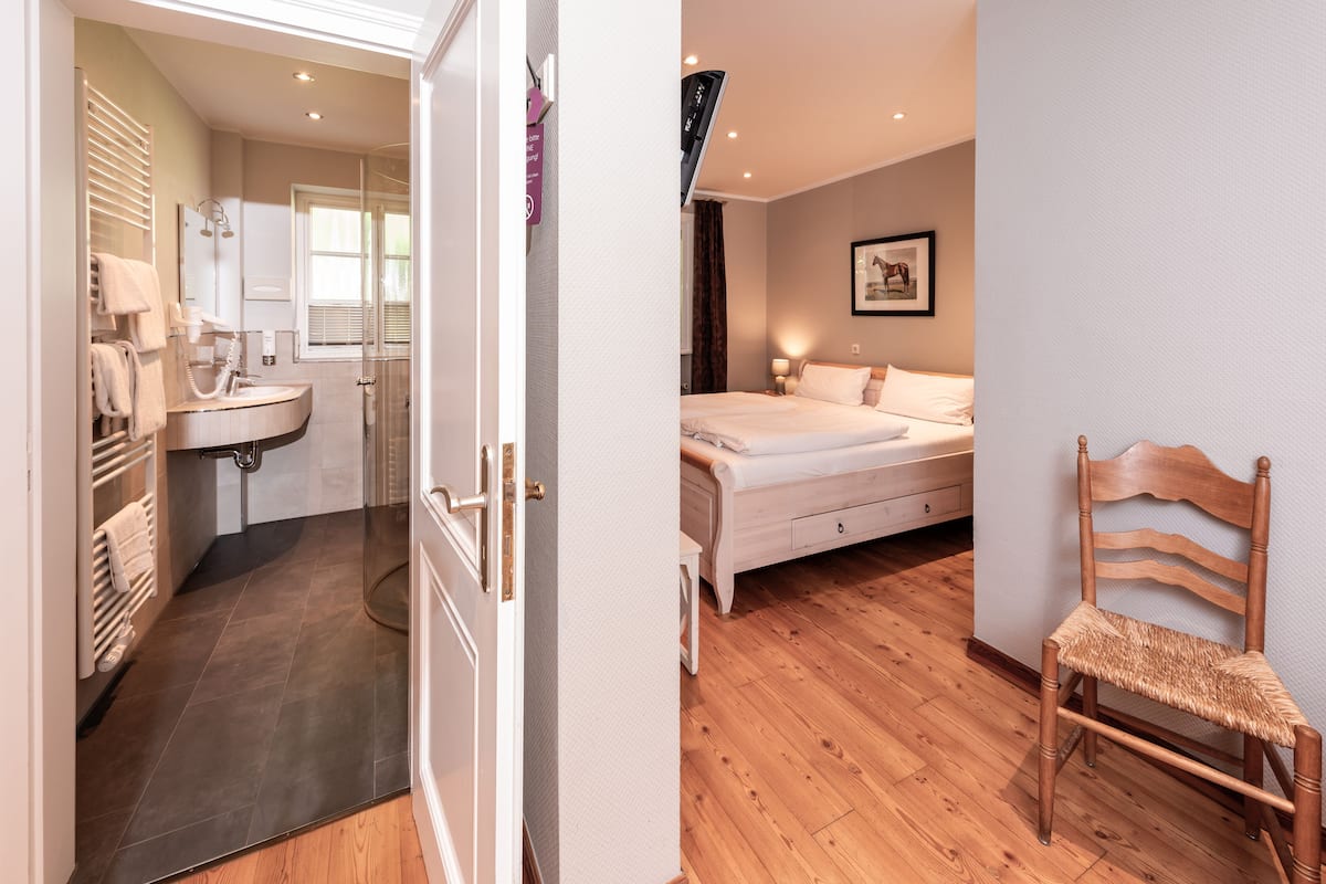 comfort double room | free wifi, bed sheets