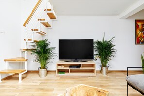 Design Apartment, Mountain View | Television - Apartments 42 North (Tivat)