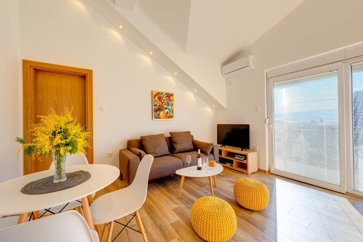 Apartment, 1 Bedroom, Terrace, Sea View | Living area
