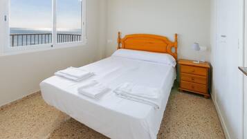 3 soverom, strykejern/-brett og sengetøy