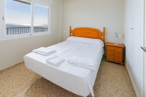 3 bedrooms, iron/ironing board, bed sheets - TURIA - Modern apartment on the beachfront (Tavernes de la Valldigna)