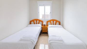 3 bedrooms, iron/ironing board, bed sheets