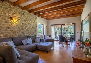 TV, DVD player, table tennis, stereo - CASA EN MOSCARI - Villa with private pool in Binibona (Selva). Free WiFi (Selva)