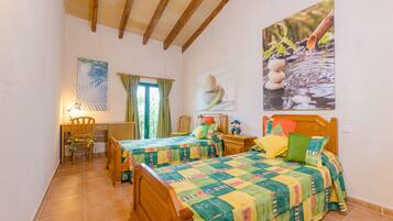 4 Schlafzimmer, BĂŒgeleisen/BĂŒgelbrett, kostenloses WLAN, BettwĂ€sche