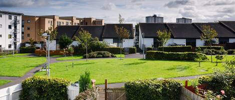 Vista frontal de la propiedad