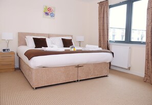 Familienhaus, 3 Schlafzimmer | 1 Schlafzimmer, hochwertige Bettwaren, Schreibtisch