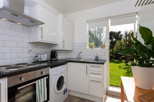 Apartment (2 Bedrooms) | Private kitchen