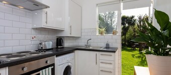 2BD Garden Flat in South London