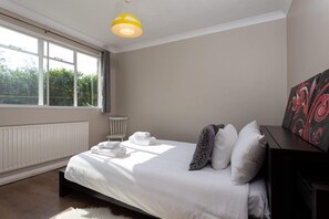 Apartment (2 Bedrooms) | 2 bedrooms, laptop workspace, iron/ironing board, free wired Internet - 2BD Garden Flat in South London (London)