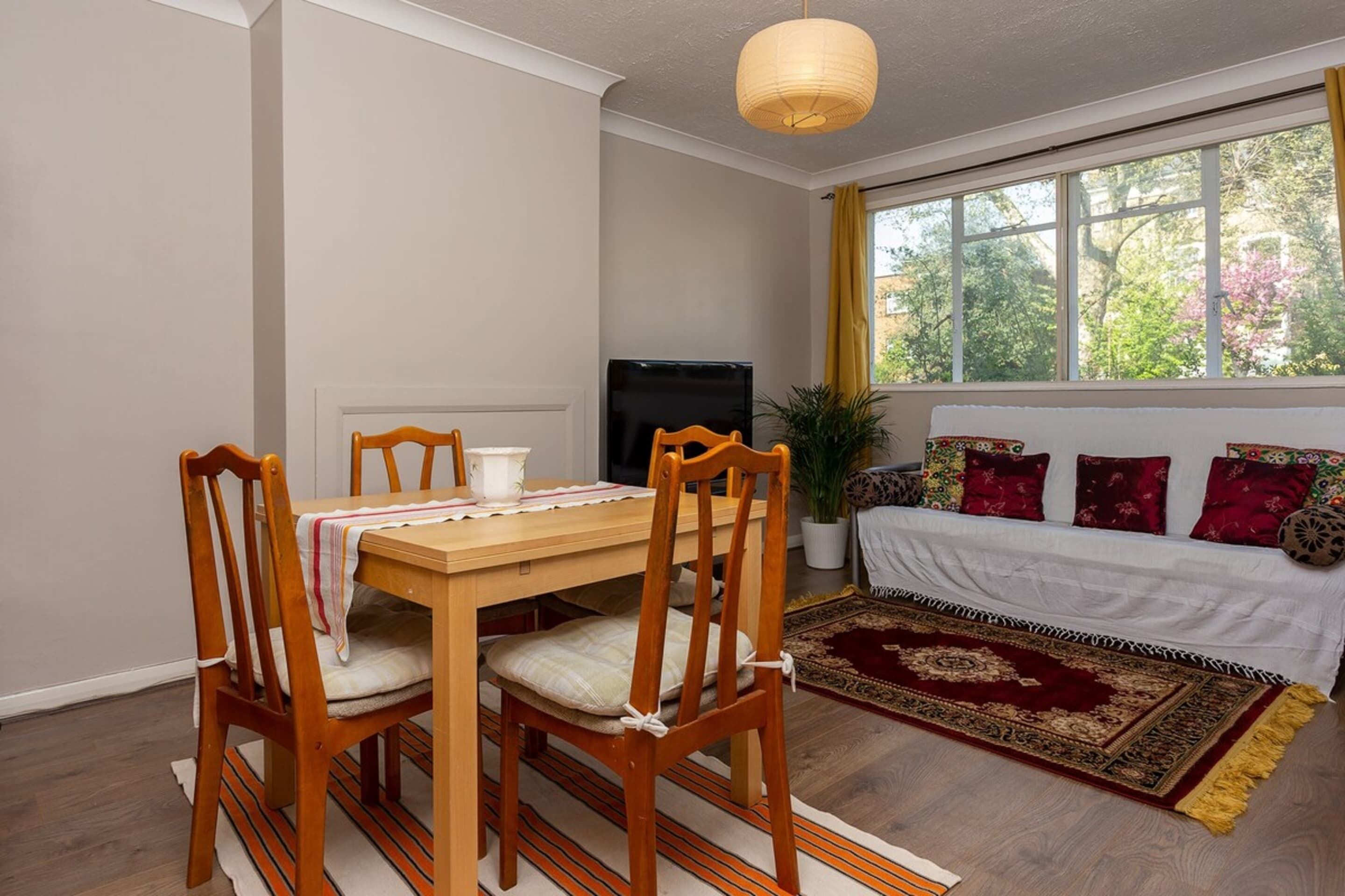 Apartment (2 Bedrooms) | Living room | TV