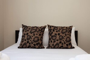 Apartment (2 Bedrooms) | 2 bedrooms, laptop workspace, iron/ironing board, free wired internet