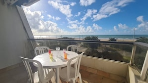 Outdoor dining - Seafront studio with parking and pets allowed (Saint-Jean-de-Monts)