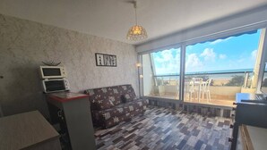 Living area - Seafront studio with parking and pets allowed (Saint-Jean-de-Monts)