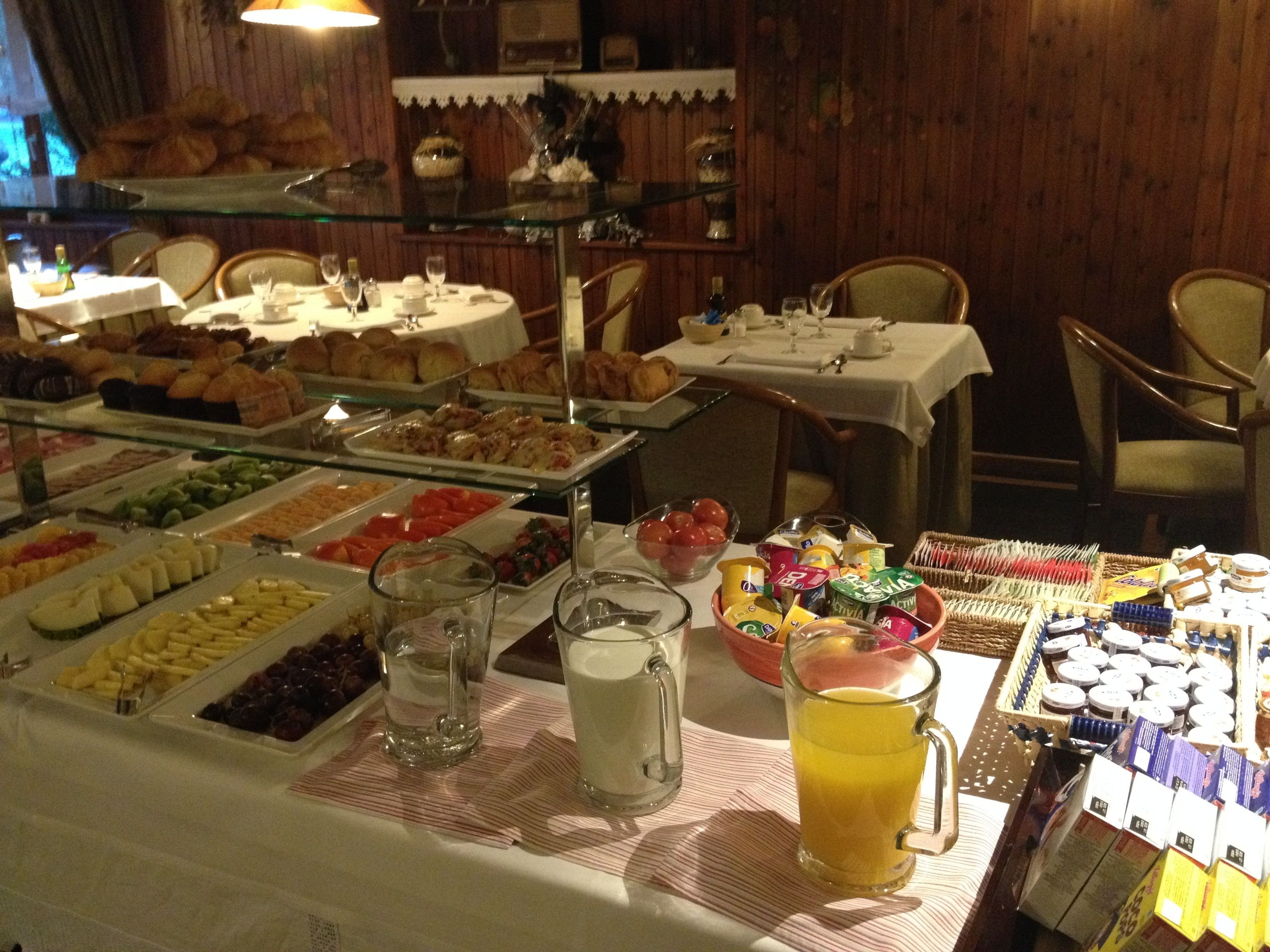 Desayuno bufé gratuito y diario