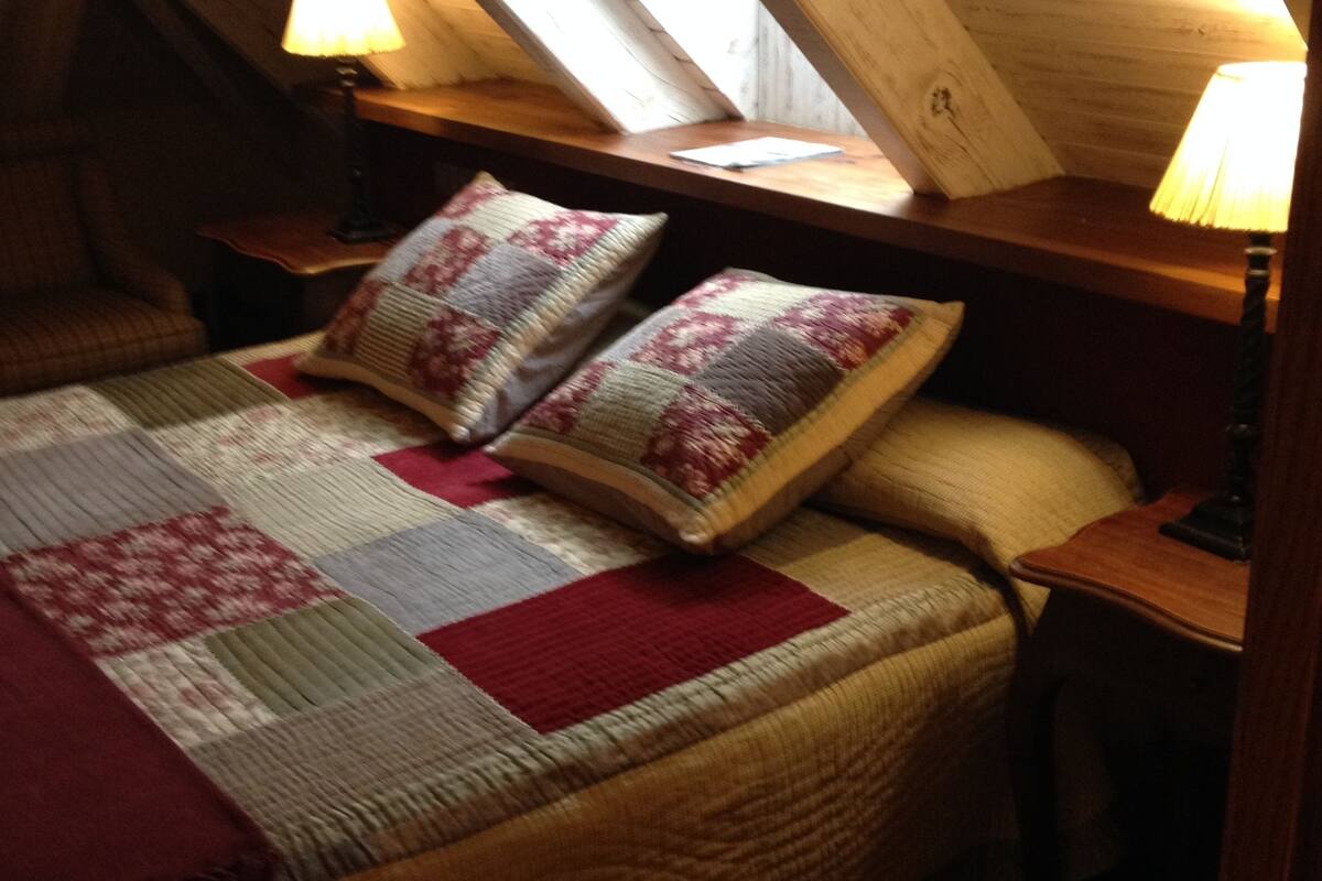 standard double or twin room | 1 bedroom, in-room safe, desk, free cots/infant beds