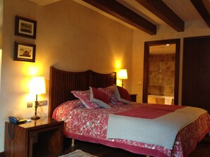 Suite | In-room safe, desk, free cots/infant beds, free WiFi