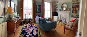 Apartment (2 Bedrooms) | Living area - 2 Bedroom Flat in Islington (London)