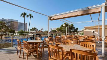 Poolside bar