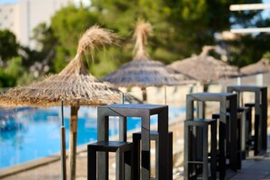 Poolside bar -    AluaSun Cala Antena – All Inclusive (Manacor)