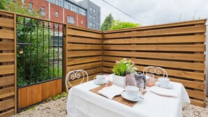 Apartment (2 Bedrooms) | Balcony - Charming Riverside Apartment Near City (Dublin)