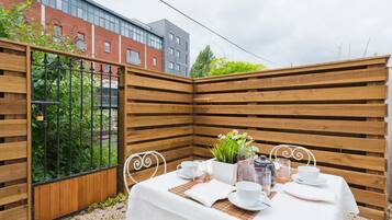 Apartment (2 Bedrooms) | Balcony