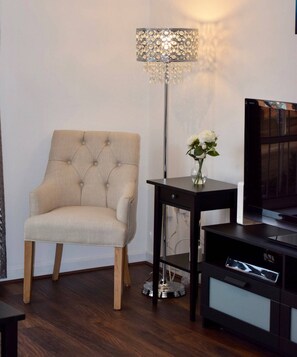 Apartment (2 Bedrooms) | Living room - 2 Bed Historical Christchurch With Parking (Dublin)