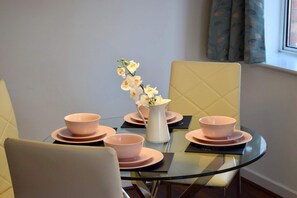 Apartment (2 Bedrooms) | Private kitchen - 2 Bed Historical Christchurch With Parking (Dublin)